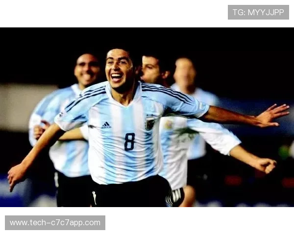 足球球星花铲技巧揭秘 如何通过精准花铲掌控比赛节奏与防守技巧